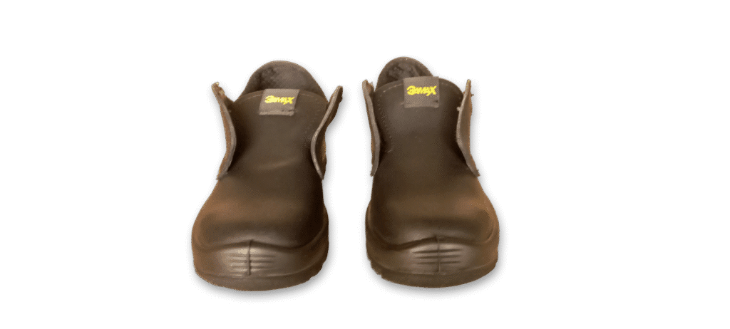 Par de zapatos de seguridad GamaX, modelo 100A-100P, en color negro de cuero descarne, vistos de frente.