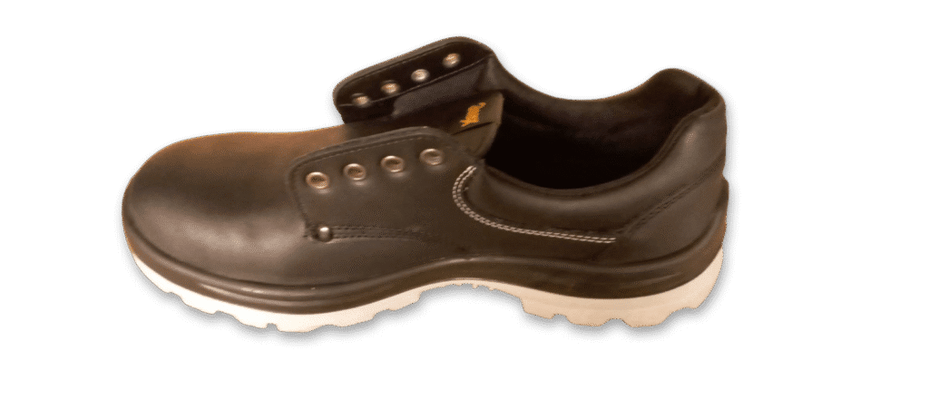 Zapato de seguridad GamaX, modelo 102A-1112P, en cuero flor color negro con suela gris, mostrando la suela.