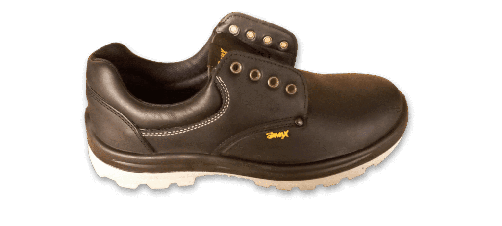 Zapato de seguridad GamaX, modelo 102A-1112P, en cuero flor color negro con suela gris, vista lateral.