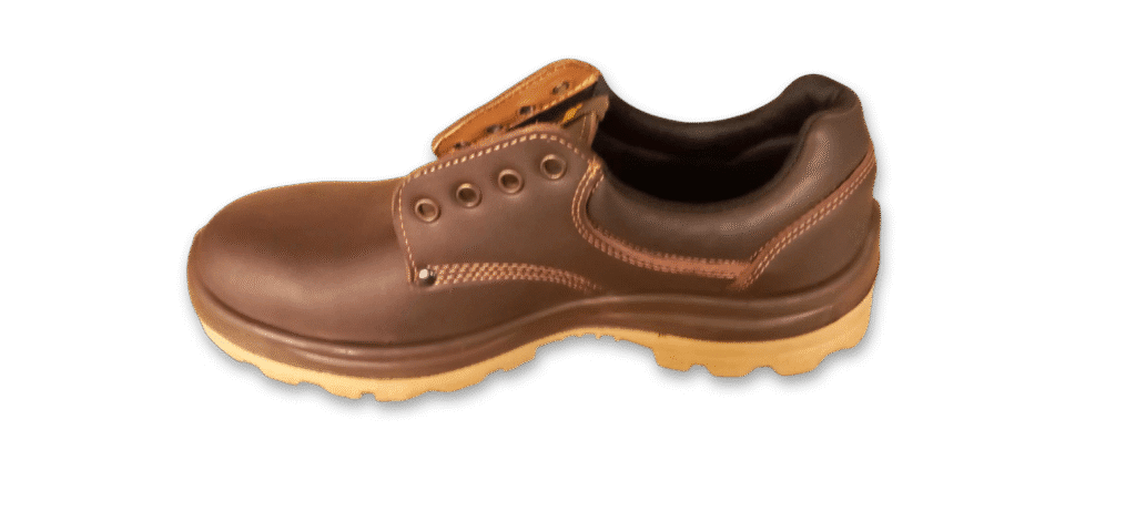 Zapato de seguridad GamaX, modelo 102A-1112P, en cuero flor color marrón con suela color caramelo, vista lateral.