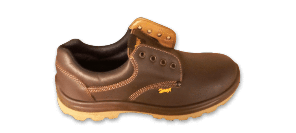 Zapato de seguridad GamaX, modelo 102A-1112P, en cuero flor color marrón con suela color caramelo, vista lateral.