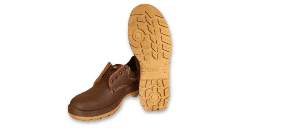 Zapato de seguridad GamaX, modelo 102A-1112P, en cuero flor color marrón con suela color caramelo, vista lateral.