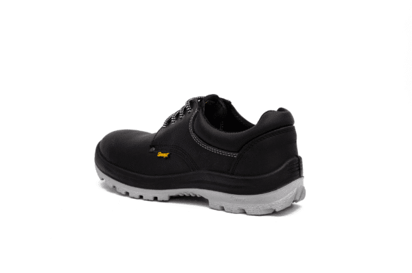 Zapato de seguridad GamaX, modelo 102A-1112P, en cuero flor color negro con suela gris, vista trasera lateral.