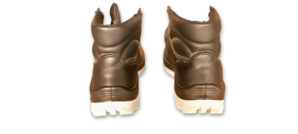 Par de botines de seguridad GamaX, modelo 103A-113P, en color negro, vistos desde la parte trasera, mostrando el diseño del talón y el cuello acolchado.