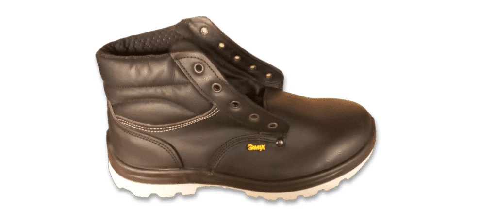 Botín de seguridad GamaX, modelo 103A-113P, en color negro, visto en perspectiva, mostrando el logo de la marca y los detalles de las costuras.