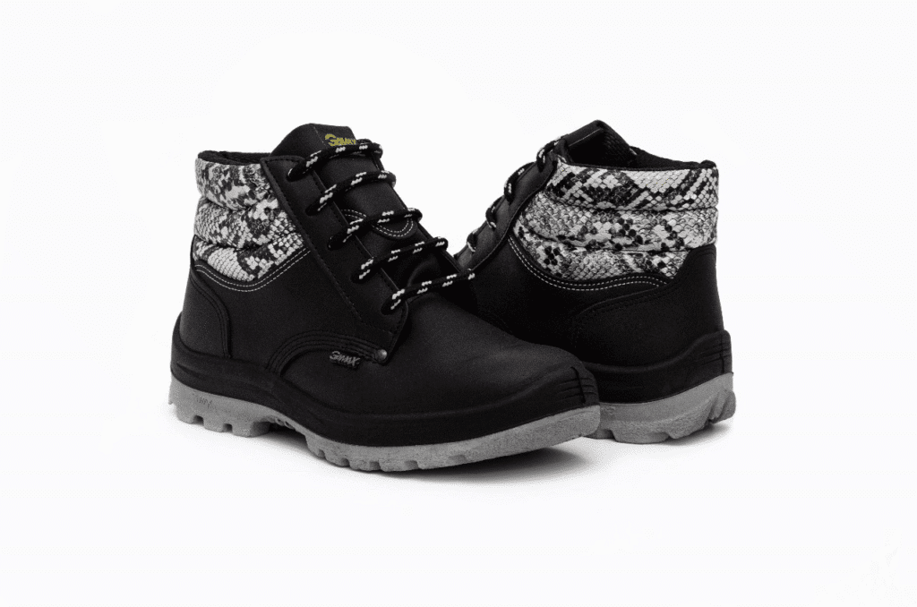 Botín de seguridad GamaX para mujer, modelo 103FA-113FP, de color blanco y negro con un estampado de pitón en la caña y cordones negros.