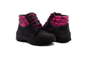 Botín de seguridad femenino Fucsia GamaX 103FA-113FP Botín de seguridad GamaX para mujer, modelo 103FA-113FP, de color fucsia y negro con un estampado de pitón en la caña y cordones fucsia.