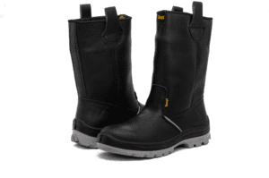 Botas de seguridad robustas 104A-114P Negras Par de botas de seguridad robustas GamaX, modelo 104A-114P, en color negro, vistas de frente, con caña alta y sin cordones.