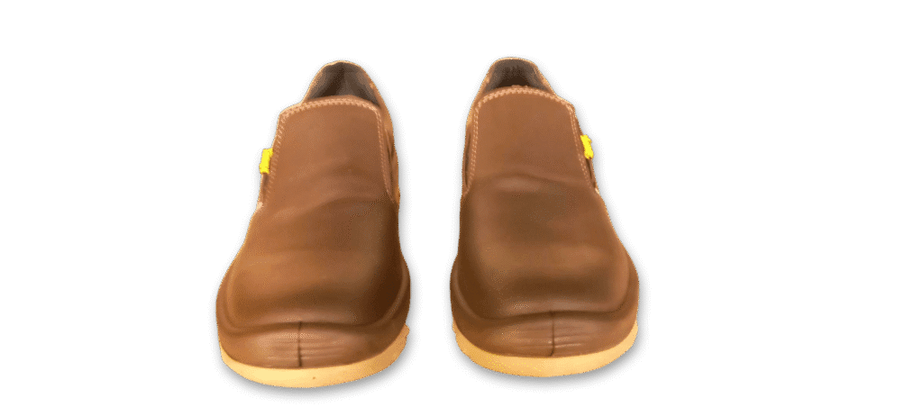 Par de zapatos de seguridad GamaX, modelo 105A-115P, en cuero flor color marrón con tela elastizada y suela de doble densidad de color caramelo, vistas de frente.