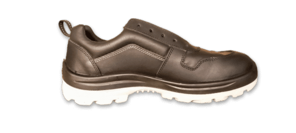 Zapatilla de seguridad GamaX, modelo 106CCA-116CCP, en color negro de cuero flor con suela gris, vista de perfil.