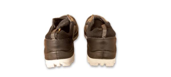 Par de zapatillas de seguridad GamaX, modelo 106CTA-116CTP, en color negro con detalles de tela de malla, vistos desde la parte trasera.