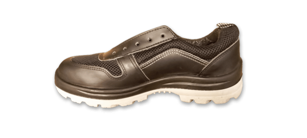 Zapatilla de seguridad Urbana Negra GamaX 106CTA-116CTP Perfil Zapatilla de seguridad GamaX, modelo 106CTA-116CTP, en color negro con detalles de tela de malla, vista de perfil.