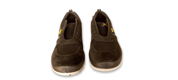 Par de zapatillas de seguridad GamaX, modelo 106GTA-116GTP, en color negro de gamuza y tela con suela gris, vistas de frente.