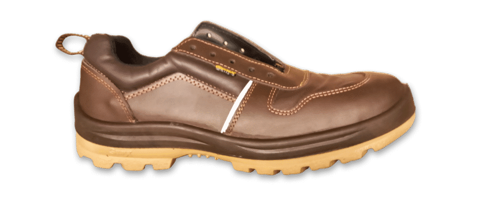 Zapatilla de seguridad Reforzada Marrón GamaX 106CCA-116CCP Perfil Zapatilla de seguridad GamaX, modelo 106CCA-116CCP, en color marrón de cuero flor con suela color caramelo, vista de perfil.