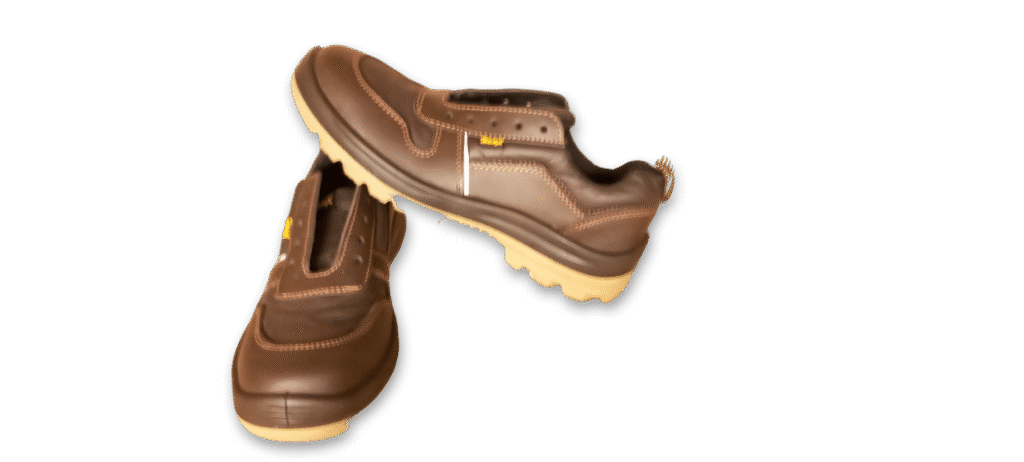 Zapatilla de seguridad Reforzada Marrón GamaX 106CCA-116CCP Perfil Par de zapatillas de seguridad GamaX, modelo 106CCA-116CCP, en color marrón de cuero flor con suela color caramelo, vistas de perfil.