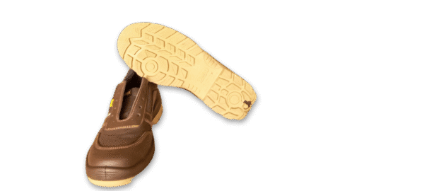 Zapatilla de seguridad GamaX, modelo 106CCA-116CCP, en color marrón de cuero flor con suela color caramelo, mostrando el diseño de tracción.