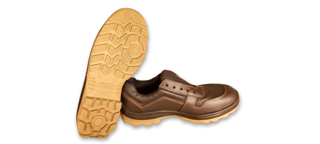 Zapatilla de seguridad Reforzada Marrón GamaX 106CCA-116CCP Perfil Zapatilla de seguridad GamaX, modelo 106CCA-116CCP, en color marrón de cuero flor con suela color caramelo, vista de perfil.