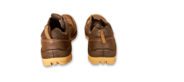 Zapatilla de seguridad GamaX, modelo 106CCA-116CCP, en color marrón de cuero flor con suela color caramelo, vista de perfil.