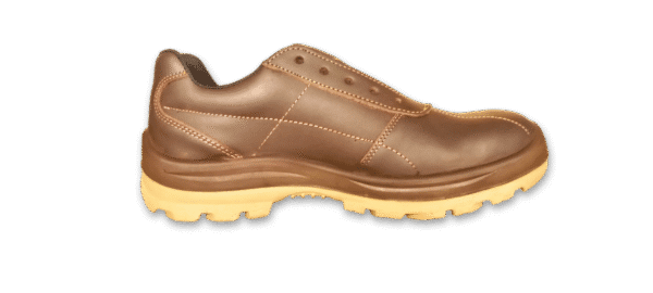 Zapato de seguridad deportivo GamaX, modelo 107A-117P, en cuero flor color marrón con suela de doble densidad de color caramelo.