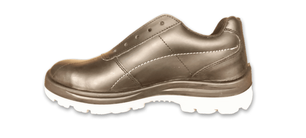 Zapato de seguridad GamaX, modelo 107A-117P, en cuero flor color negro con suela de doble densidad de color blanco, vista lateral y suela visible.