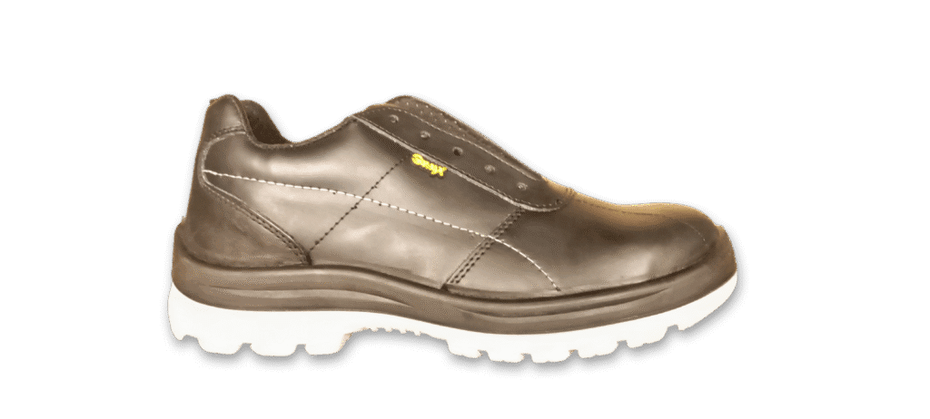 Zapato de seguridad GamaX, modelo 107A-117P, en cuero flor color negro con suela de doble densidad de color blanco, vista lateral y suela visible.