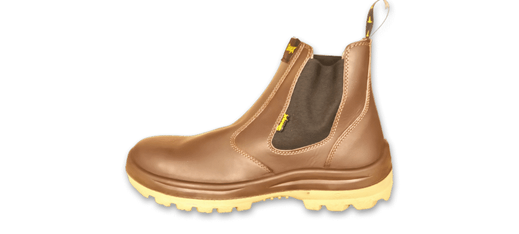 Botín de seguridad elástico GamaX, modelo 108A-118P, en color marrón, con vista lateral que muestra el logo amarillo y las costuras de la suela.