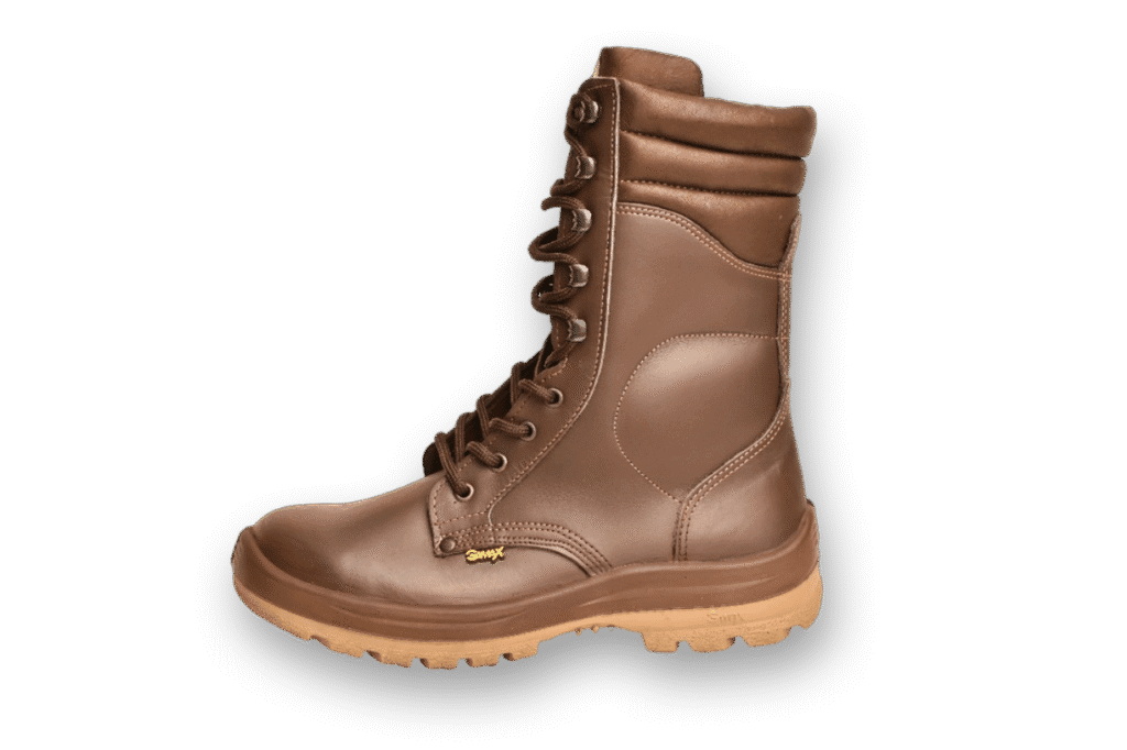 Borceguí de seguridad clásico GamaX artículo 109A-119P en color marrón, visto de perfil, destacando el cuello acolchado y la suela antideslizante.