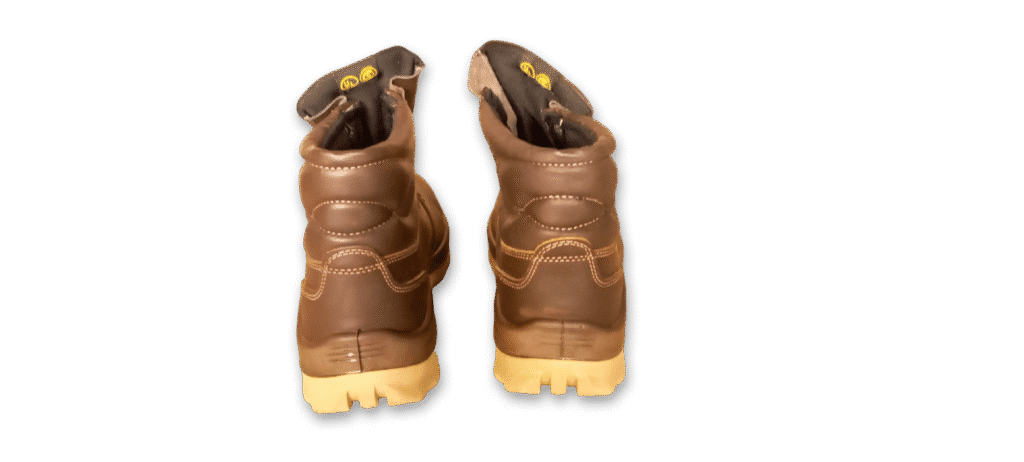 Par de botines de seguridad GamaX, modelo 110A-110P, en color marrón, vistos desde la parte trasera, mostrando el acolchado de la caña y la suela.