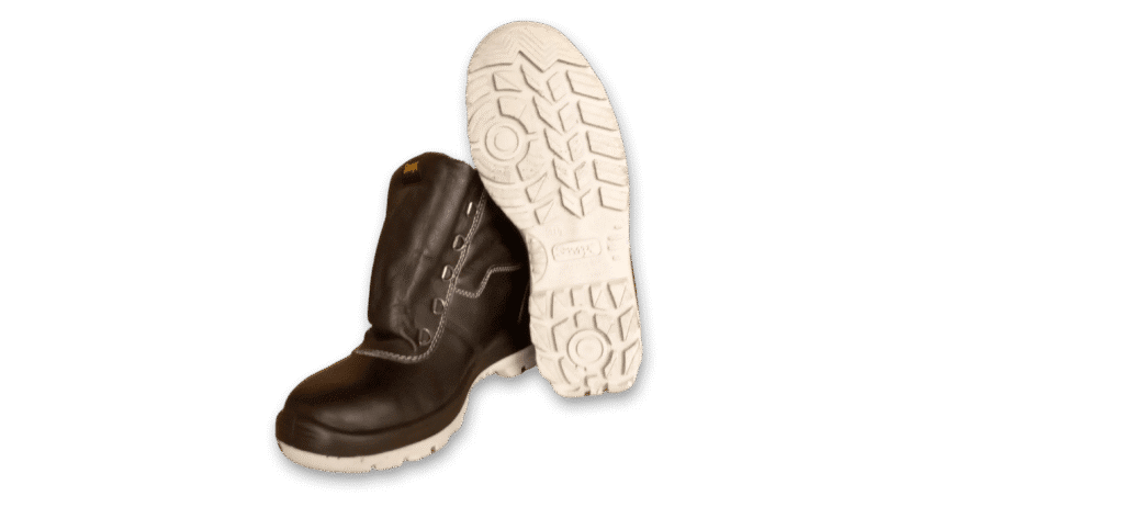 Botín de seguridad GamaX, modelo 110A-110P, en color negro, con vista lateral que muestra el acolchado de la caña, la suela antideslizante y la puntera reforzada.