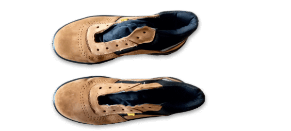 Par de botines de seguridad GamaX, modelo 206A-216P, en color amarillo de cuero nobúck, vistos desde la parte superior.