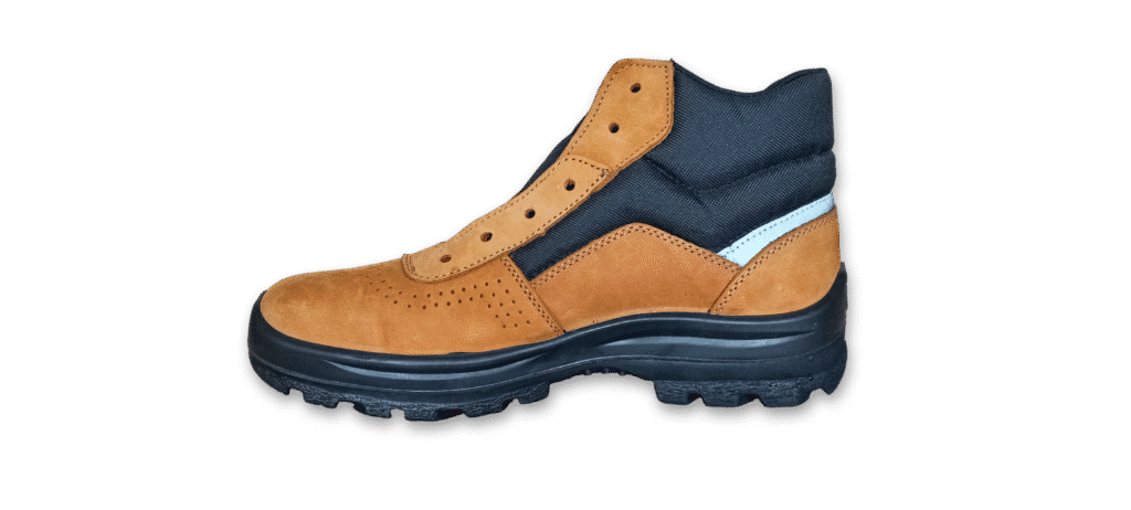 Botín de seguridad GamaX, modelo 206A-216P, en color amarillo de cuero nobúck, con vista lateral que muestra la caña acolchada de tela negra y el detalle reflectivo.