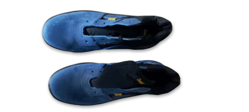 Par de botines de seguridad GamaX, modelo 206A-216P, en color azul de cuero nobúck, vistos desde la parte superior.