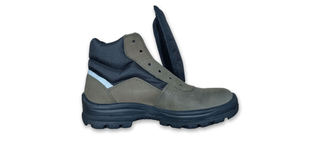 Botín de seguridad GamaX, modelo 206A-216P, en color verde de cuero nobúck, visto de perfil con suela negra y detalle reflectivo lateral.