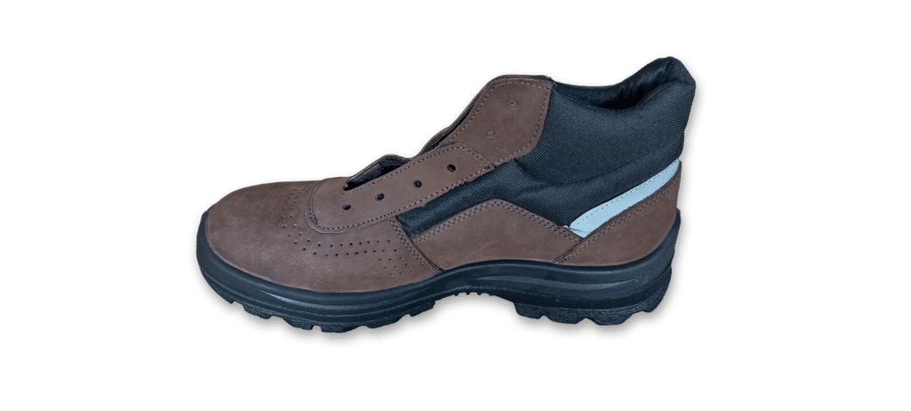 Botín de seguridad GamaX, modelo 206A-216P, en color marrón de cuero nobúck, con vista lateral que muestra la caña acolchada de tela negra y el detalle reflectivo.