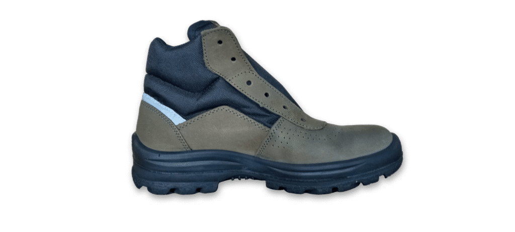 Botín de seguridad GamaX, modelo 206A-216P, en color verde de cuero nobúck, con suela negra y detalle reflectivo lateral.