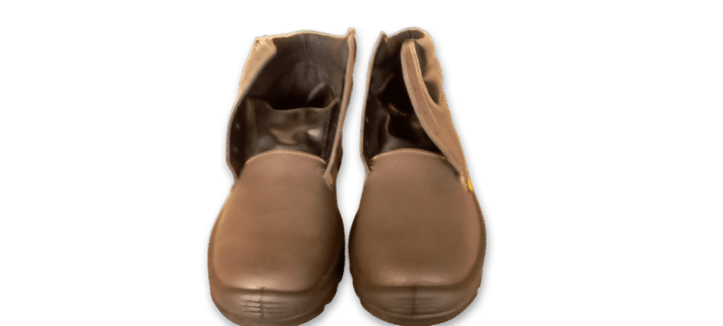 Par de botines de seguridad GamaX, modelo 300A-300P, en color marrón de cuero descarne, vistos de frente.