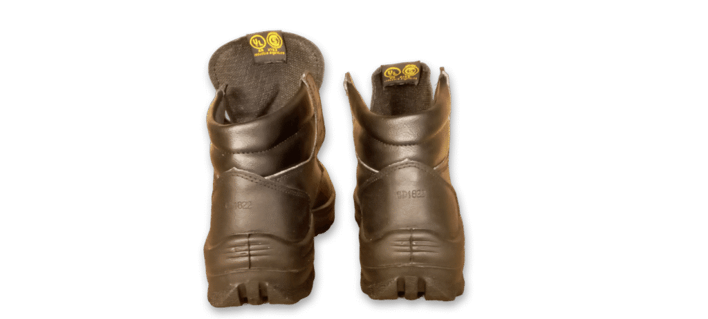 Par de botines de seguridad GamaX, modelo 300A-300P, en color negro de cuero descarne, vistos desde la parte trasera.