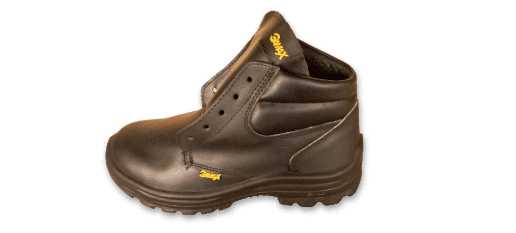 Botín de seguridad GamaX, modelo 300A-300P, en color negro de cuero descarne, visto de perfil.