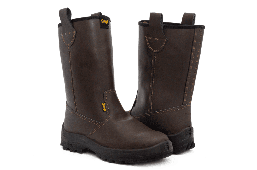 Botín de seguridad Esencial Marrón GamaX 400A-400P Par de botines de seguridad GamaX, modelo 400A-400P, en color marrón de cuero descarne, con vista de perfil.