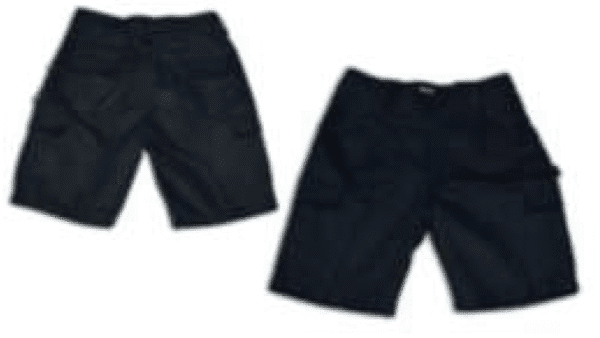 Dos bermudas cargo de color azul oscuro marca GamaX, colgadas en perchas, una con vista frontal y la otra con vista trasera.