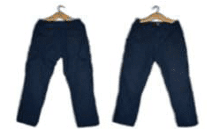 Pantalón Clásico Azul Oscuro GamaX PAN1 - Frente y Espalda Dos pantalones clásicos de color azul oscuro marca GamaX, colgados en perchas.