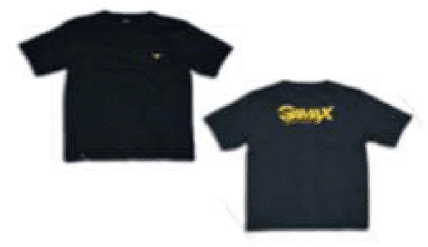 Dos remeras jersey de color negro marca GamaX, mostrando el frente con un logo pequeño y la espalda con un logo grande.